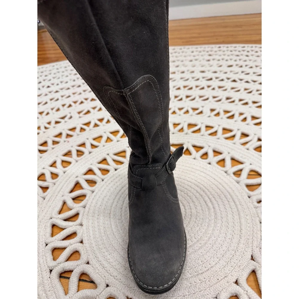 Clark's Gray Suede Knee High Boots Women's Size 7.5 M Side Zip Buckle‎ Detail